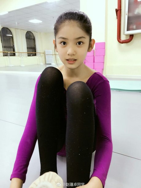 小美女赵蕴卓, 这美腿,才12岁,长大了得多美啊,啧啧.
