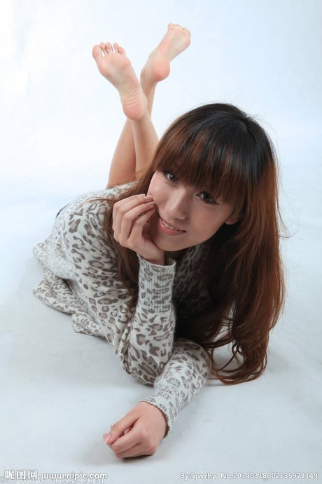 美脚美女摄影图__女性女人_人物图库_摄影图库_昵图网nipic.com