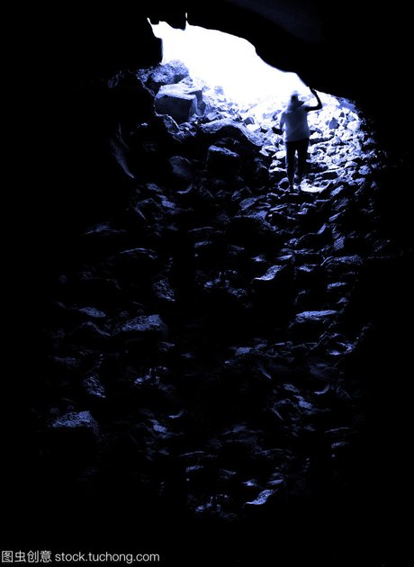 古老美丽的 黑暗阴沉的 洞穴钟乳石和石笋 和,峡谷 洞穴,洞窟 黑暗