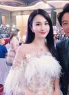 蓝燕C位助阵庆典活动 向许冠文黄百鸣取经喜剧