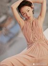 周冬雨最新写真曝光,高级感全靠这些手部动作...