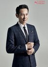 王劲松写真睿智沉稳 彰显文艺暖叔魅力