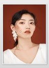 复古气质美女珍珠耳饰妆容杂志海报封面图