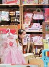 前TVB花旦吴美珩嫁豪门后亮相 4岁女儿乖巧可...