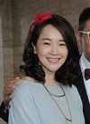 左小青产后复出首亮相 带红发卡与程前装嫩(图...