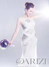 蔡少芬登婚庆杂志封面 穿白色婚纱柔美动人