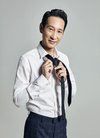 组图:王劲松最新写真睿智沉稳,彰显文艺暖叔魅...