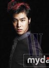 组图:东方神起成员郑允浩拍封面 展示男性魅力...