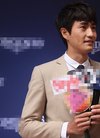 杨玏助阵时尚活动 自曝家中剧本堆成小山6594...