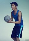 郭家铭助威奥运+剑客造型登封面(图)