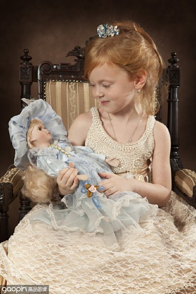Dolls and the Fusion of Fashion: From Clothing to Accessories插图1