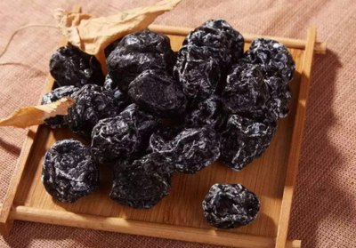 乌梅的功效与作用（乌梅的功效与作用及食用方法）