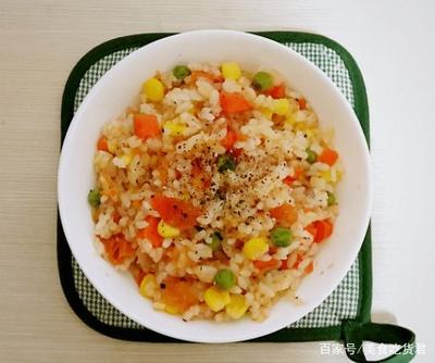 豌豆玉米腊肠香菇焖饭