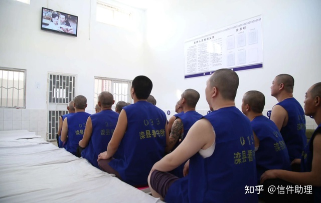看守所晚上睡觉图片