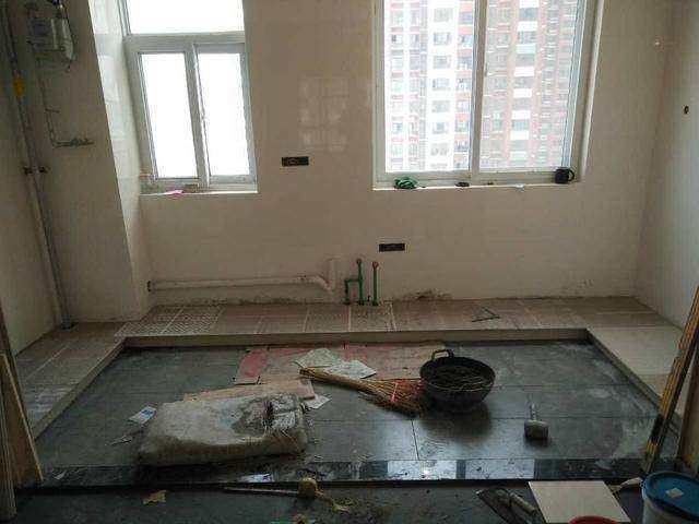 橱柜需要贴在墙砖上吗
