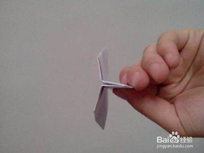 请问一下纸飞机怎么叠