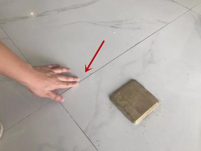 地砖比木地板凉快吗