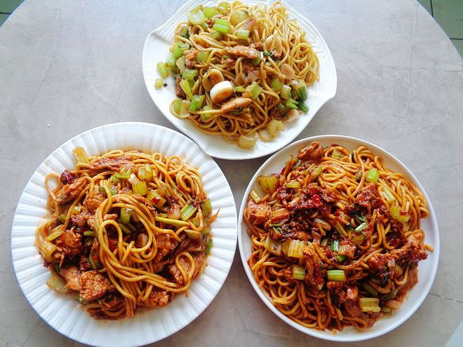 猪肉煮面条的做法大全家常