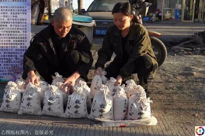梦见自己被装在棺材里
