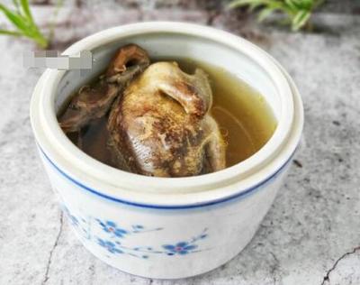 炖鸽子汤的做法