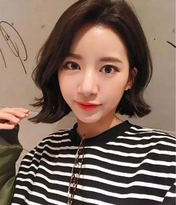 显脸瘦的发型女