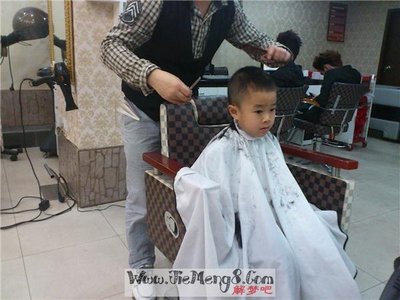 梦境剪影,解析梦见被别人强行把头发剪了的深层含义 梦境剪影,解析梦见被别人强行把头发剪了的深层含义