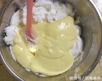 为什么蛋糕里面是湿的