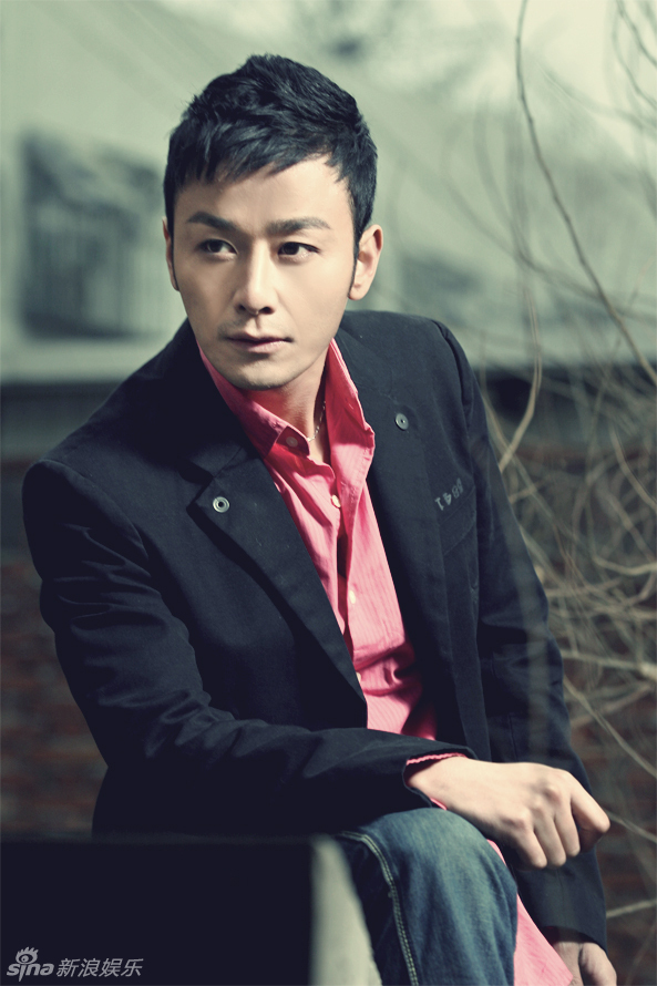 刘牧拍摄休闲装写真诠释型男魅力