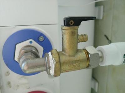 厨房热水器进水管接法