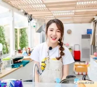 靳梦佳中餐厅马尾发型