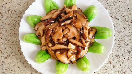 蚝油香菇鸭掌的做法