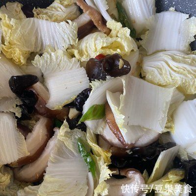 香菇木耳炖粉条的做法