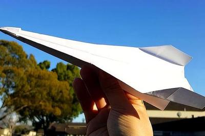 如何折纸飞机飞得最远不用下载