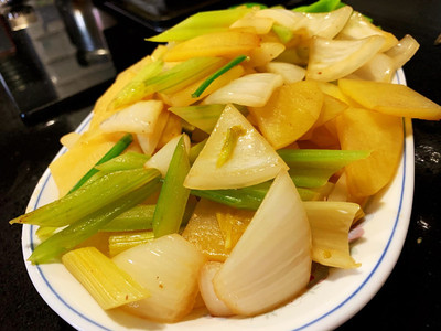 土豆可以和洋葱一起炒吗