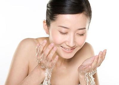 痘痘肌肤如何洗脸