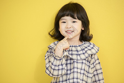 幼儿园女生短发