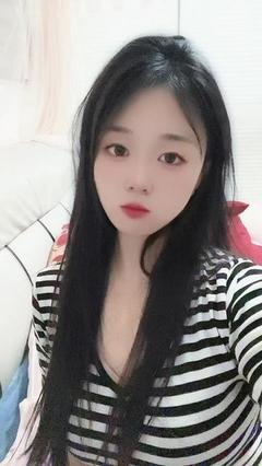 枣红色地板装修效果图