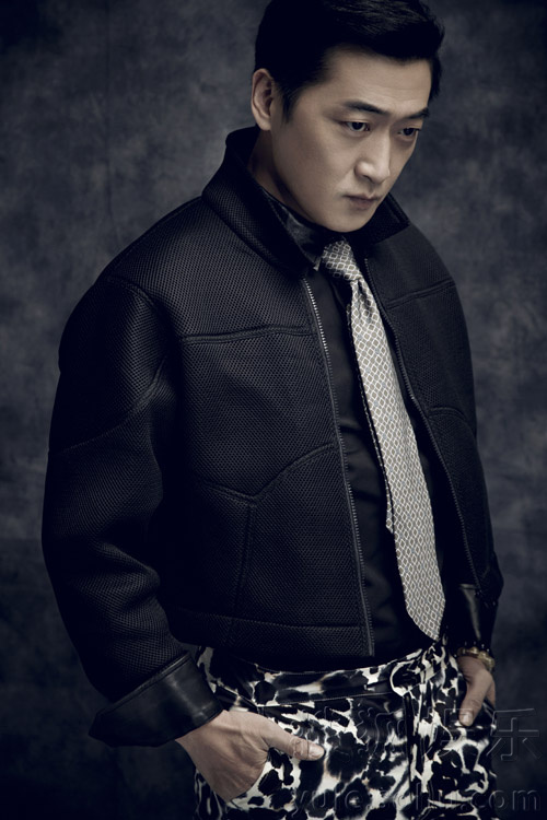 邵峰深色系写真曝光 硬朗高冷彰显大叔魅力73.