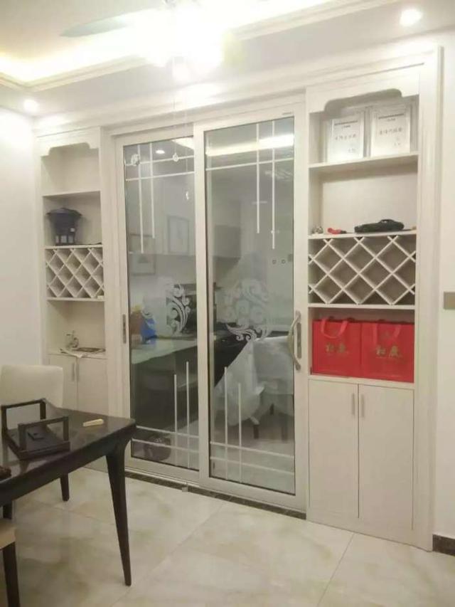 简欧厨房酒柜带推拉门