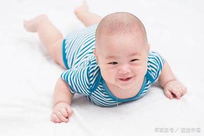 四个月宝宝能竖抱吗