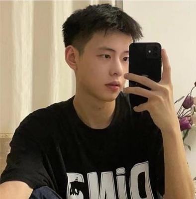 中碎发型男