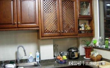 厨房间橱柜门最好用什么清洗
