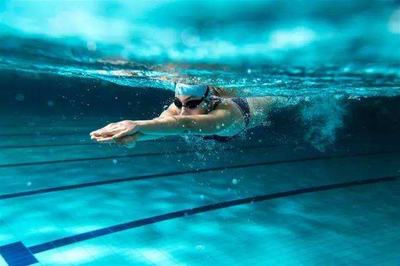 游泳多少度对身体最好
