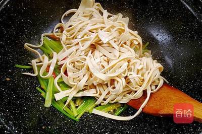 素炒豆腐皮怎么炒好吃