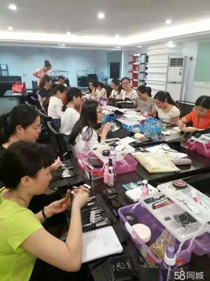 学化妆多久可以考证