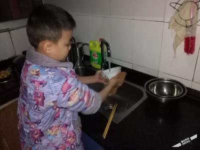 甲厨房烟通加装换气扇