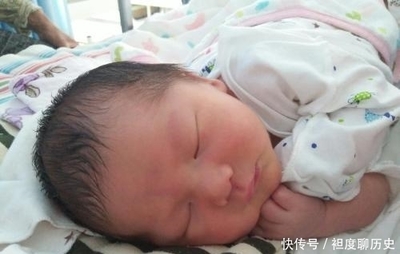 四个月婴儿吐奶正常吗