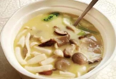 杏鲍菇香菇肉末汤