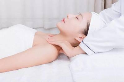 腋下酸疼是怎么回事女
