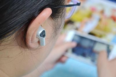 耳朵里面胀是怎么回事